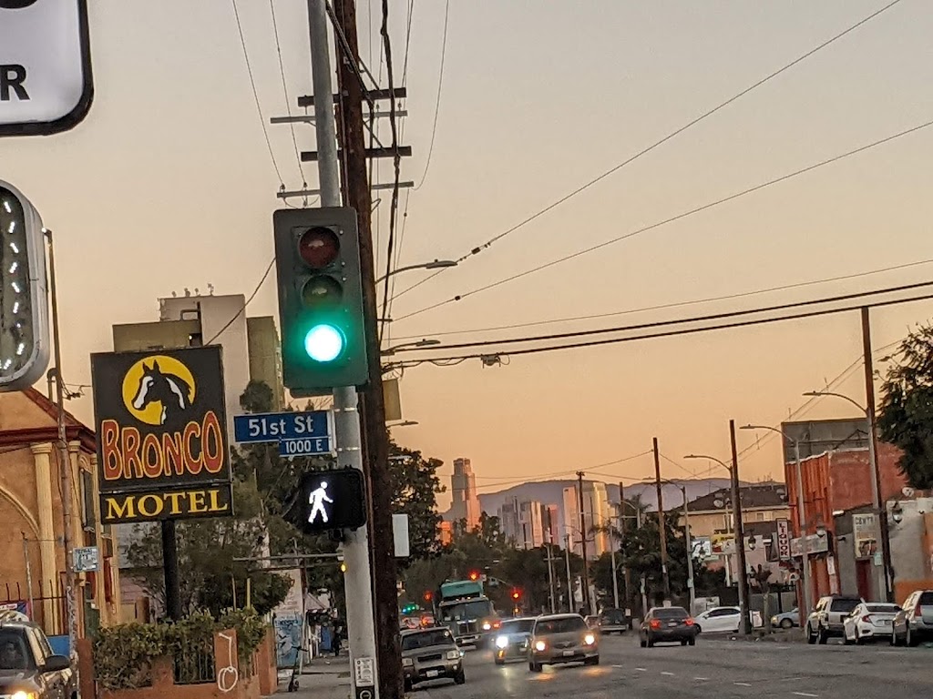 Bronco Motel South Central | 5015 S Central Ave, Los Angeles, CA 90011, USA | Phone: (323) 846-1001