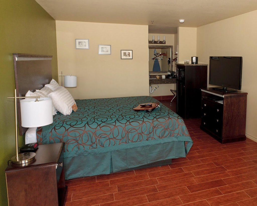 Eagle Ford Inn - lodging  | Photo 5 of 6 | Address: 1700 10th St, Floresville, TX 78114, USA | Phone: (830) 393-5100