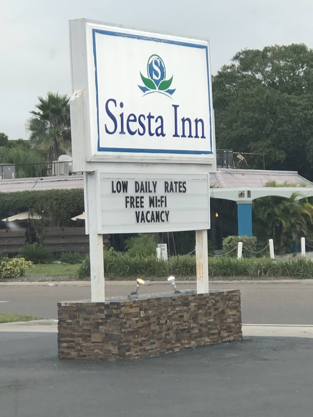 Siesta Inn | 4847 N Tamiami Trail, Sarasota, FL 34234 | Phone: (941) 358-7898