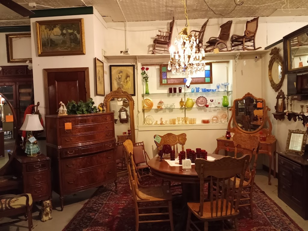 Virginia Jarvis Antiques | 701 Main St, Winfield, KS 67156 | Phone: (620) 221-1732
