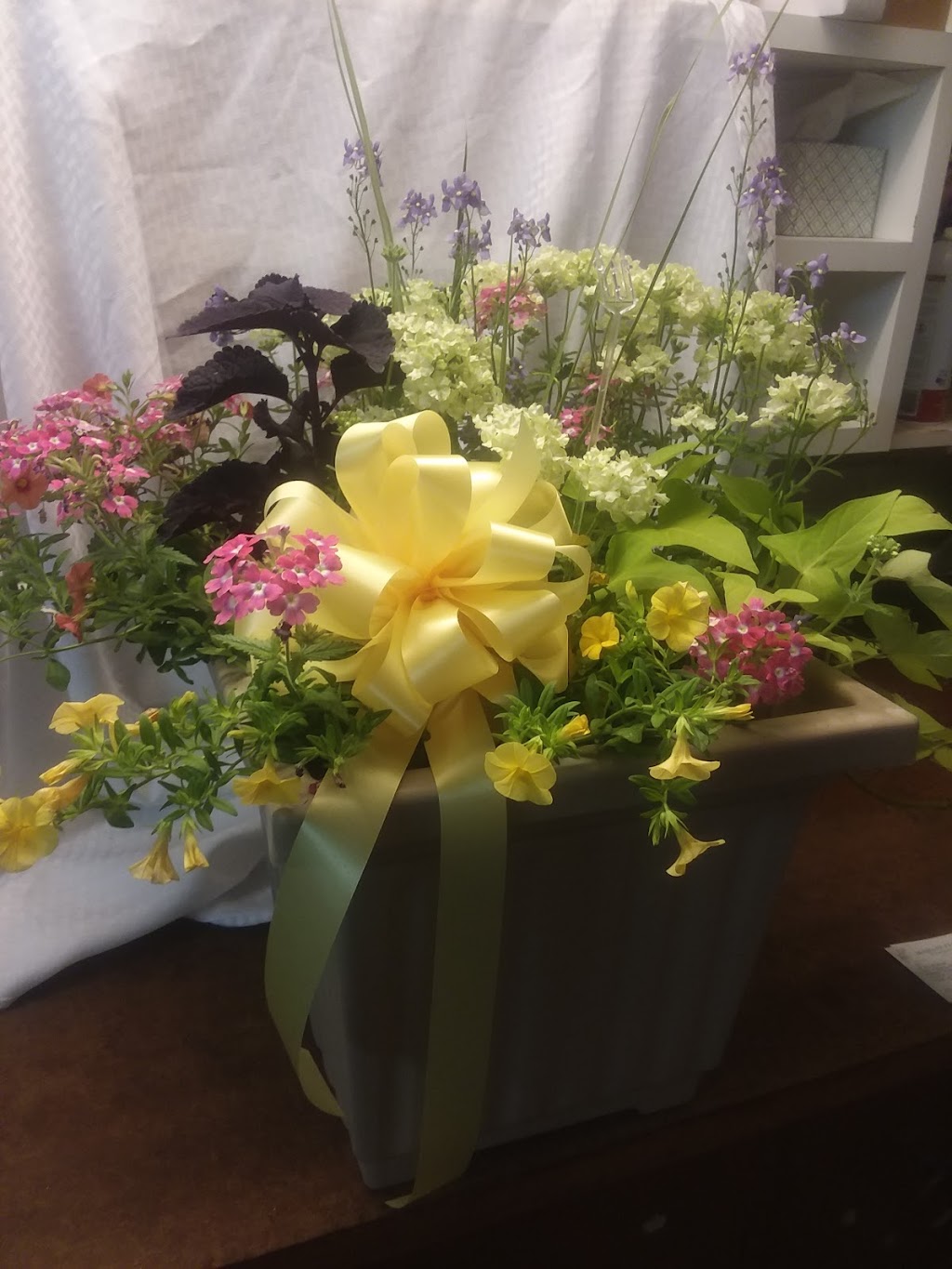 Mc Shanes Florist & Greenhouse Inc | 1066 Rostraver Rd, Belle Vernon, PA 15012, USA | Phone: (724) 929-8123