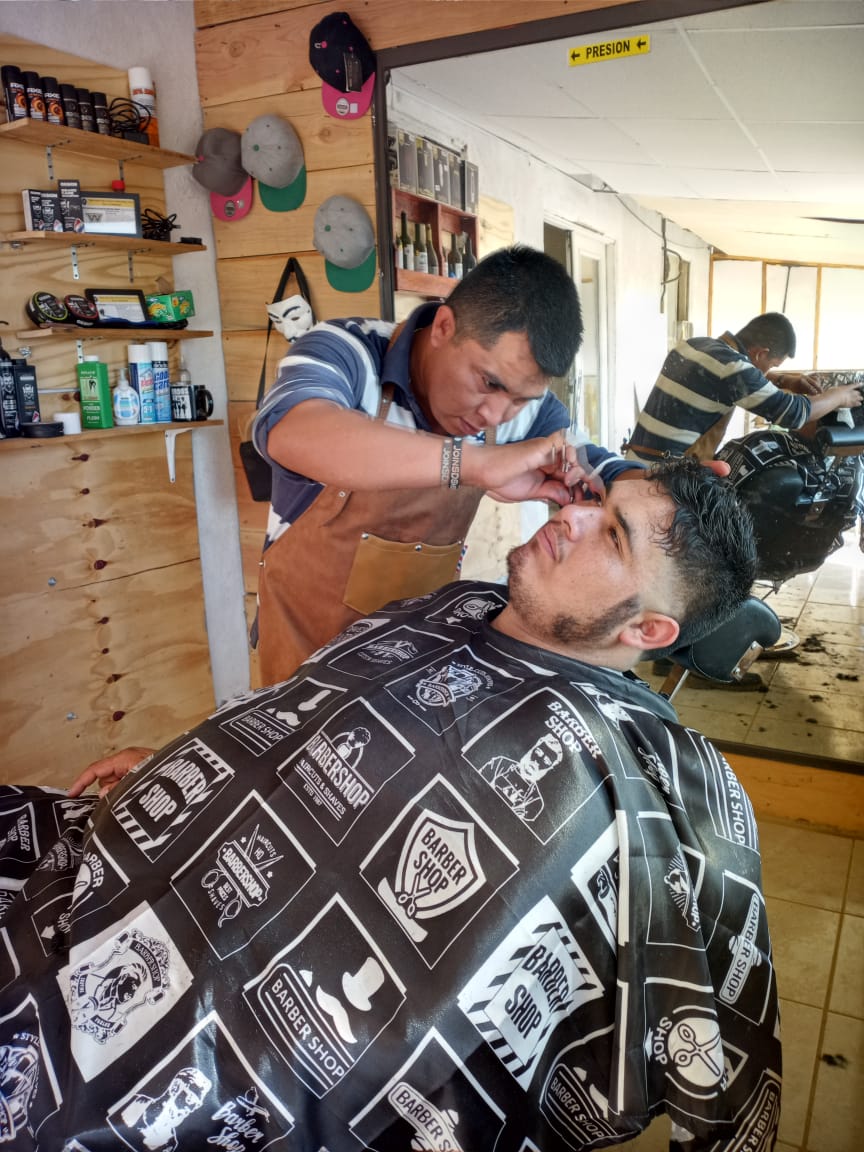 Barbería la cabaña | 21500 Valle de Las Palmas, Baja California, Mexico | Phone: 665 103 3529