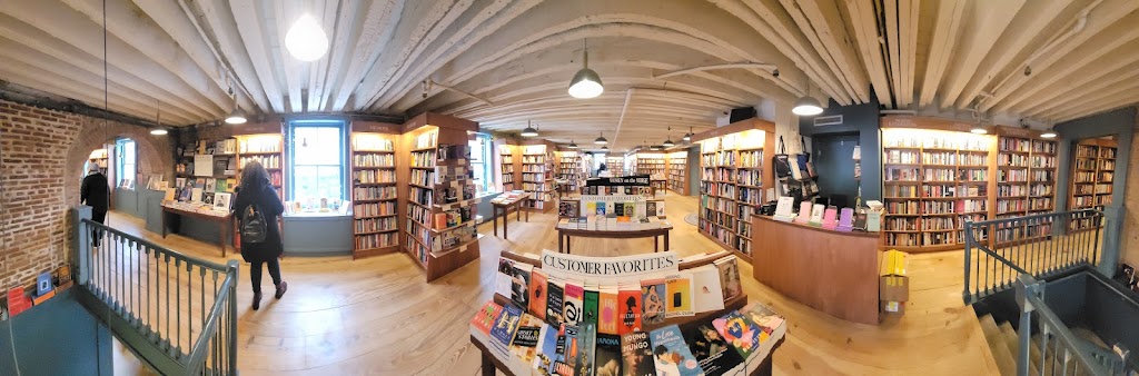 McNally Jackson Books Seaport | 4 Fulton St, New York, NY 10038, USA | Phone: (646) 964-4232