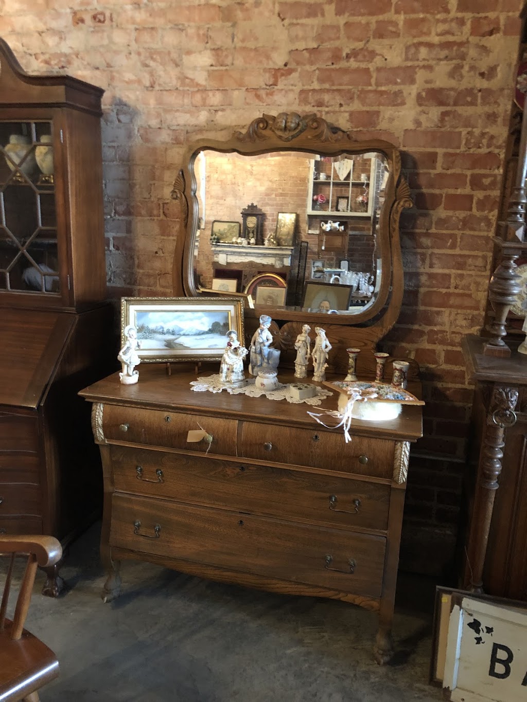 Milford Antique Mall | 102 &, 104 N Main, Milford, TX 76670, USA | Phone: (972) 825-7272