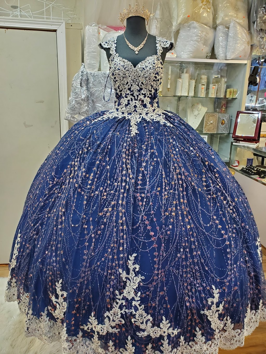 Novedades Prado Quinceanera and Prom dresses | 8005 N Lombard St, Portland, OR 97203, USA | Phone: (503) 289-9505