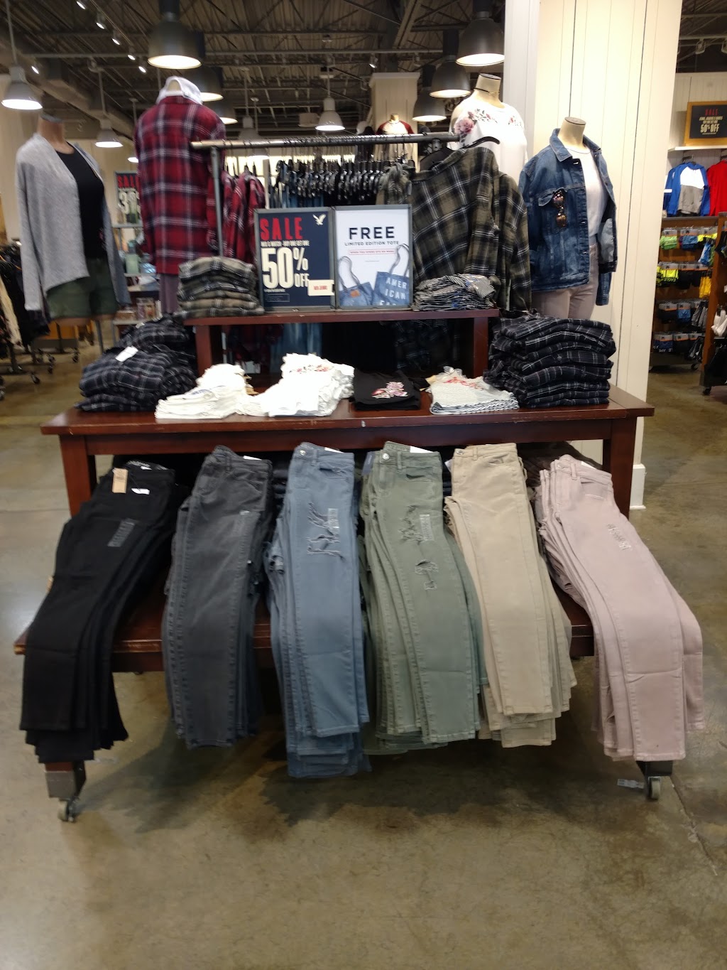 American Eagle Outlet | Inter Of I79 and Rt208, Suite 1205, Grove City, PA 16127, USA | Phone: (724) 748-4744