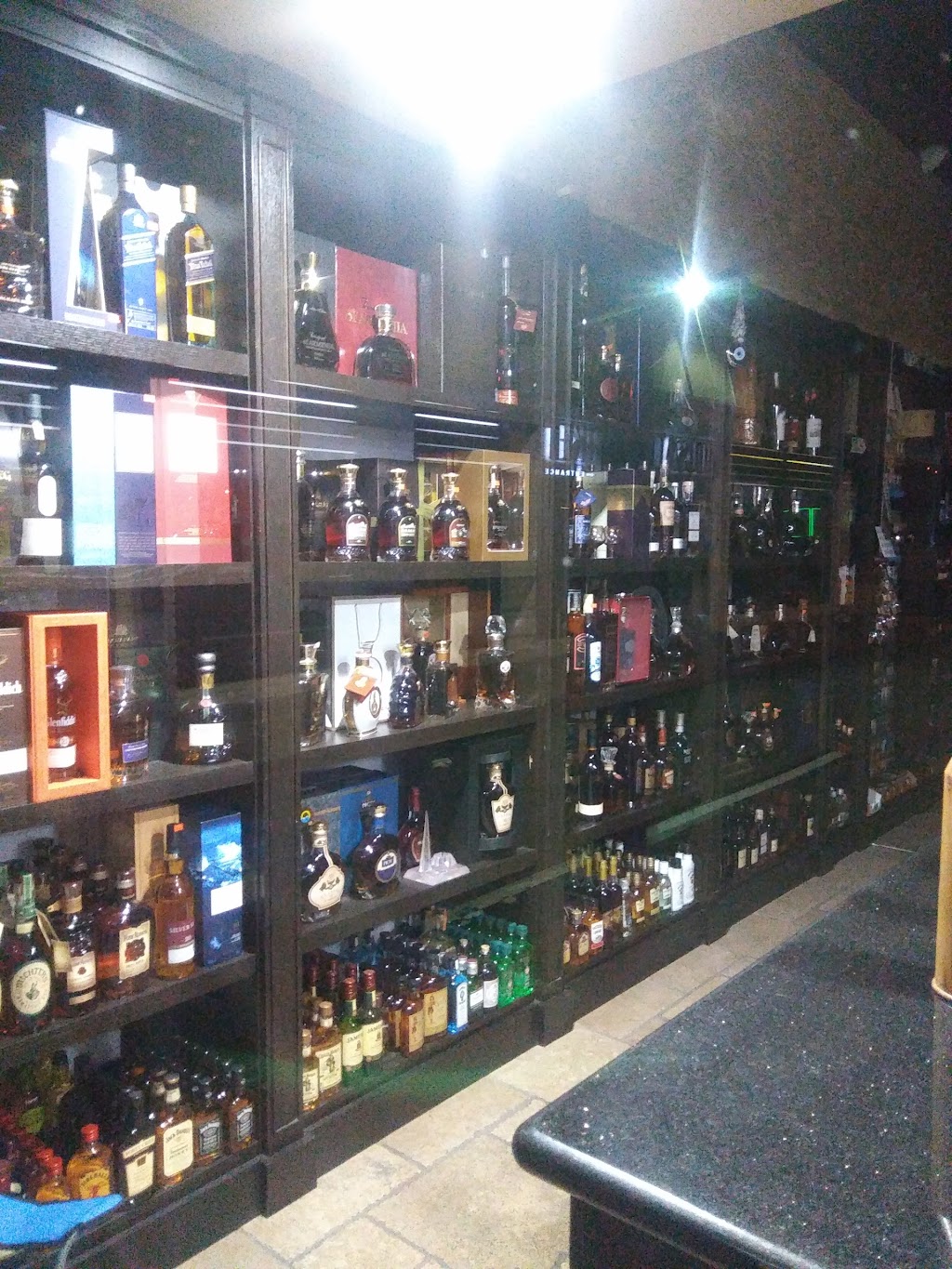 Liquor Castle | 12521 Victory Blvd, Valley Glen, CA 91606, USA | Phone: (818) 762-5757