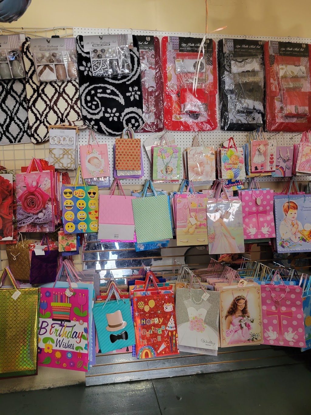 Lupitas Gift And Party Supplies | 4126 S Hoover St, Los Angeles, CA 90037, USA | Phone: (323) 861-0223