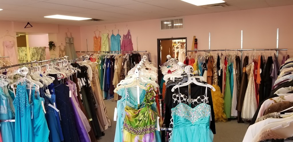 Rosebuds Bridal & Tuxedo | 7655 Highland Rd, Waterford Twp, MI 48327, USA | Phone: (248) 666-3035