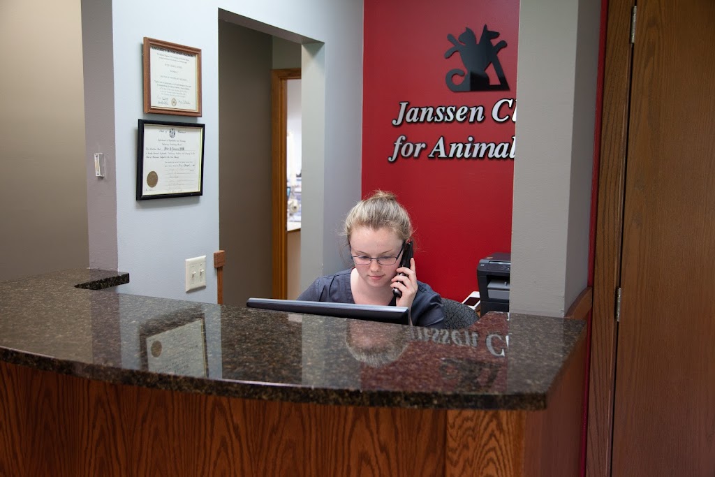 Janssen Clinic For Animals | 1624 N High Point Rd, Middleton, WI 53562, USA | Phone: (608) 836-0600