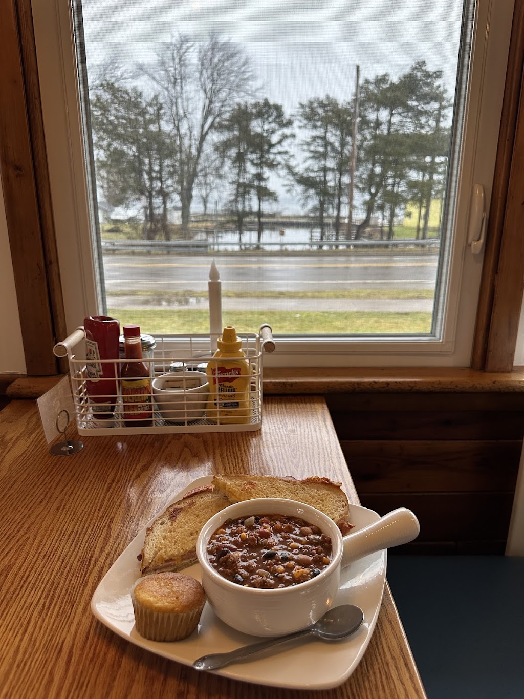 She Sings Cafe and Restaurant-Bar | 95 W Lake Rd, Mayville, NY 14757, USA | Phone: (716) 224-1090