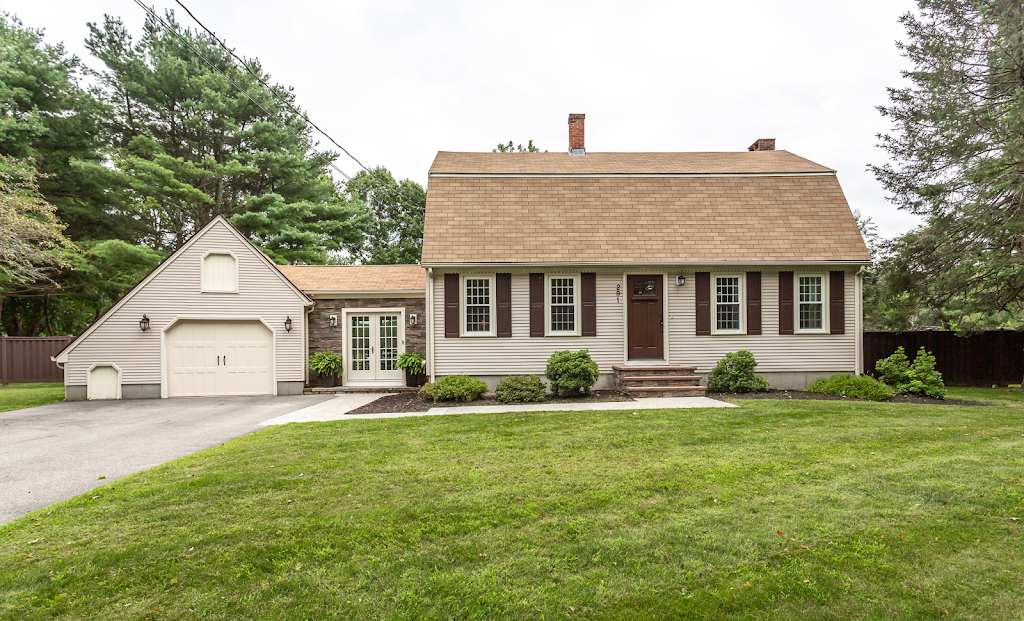 Erika Collins Realty Group, RE/MAX Platinum | 525 Bedford St, Bridgewater, MA 02324, USA | Phone: (617) 866-8070