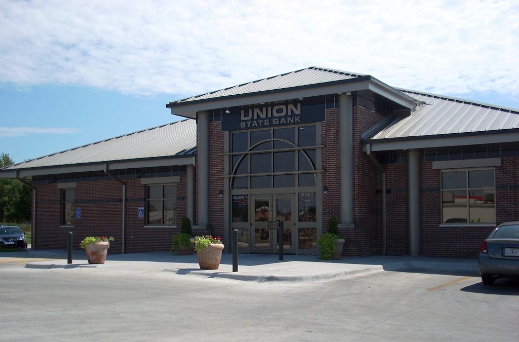 Union State Bank | 2100 Pike Rd, Winfield, KS 67156, USA | Phone: (620) 221-3040
