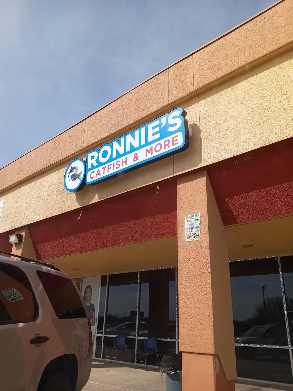 Ronnies Catfish Daiquiri to Go Lancaster | 1013 W Pleasant Run Rd, Lancaster, TX 75146, USA | Phone: (469) 372-0303