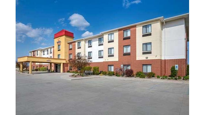 Comfort Suites Merrillville near US 30 | 1344 83rd Ave, Merrillville, IN 46410, USA | Phone: (219) 225-2051