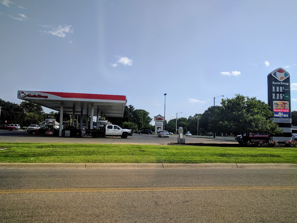 Kwik Shop | 1220 N Main St, Newton, KS 67114, USA | Phone: (800) 225-9702