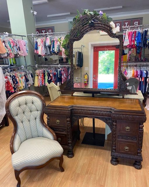 Red Door Consignment Co. | 859 Senoia Rd, Tyrone, GA 30290, USA | Phone: (770) 487-9100