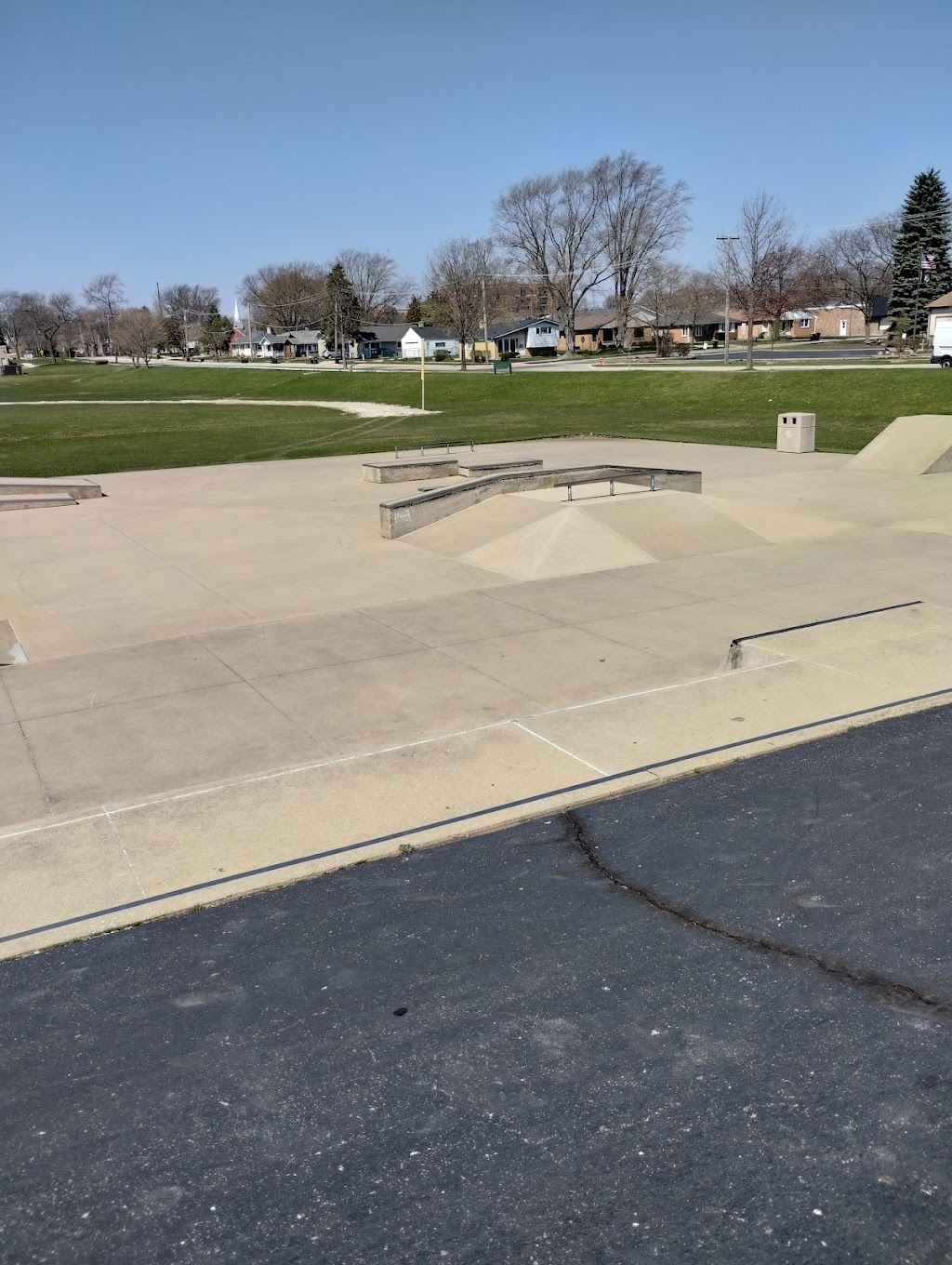 Roselle Skate Park | Pine Park, 401 E Maple Ave, Roselle, IL 60172, USA | Phone: (630) 894-4200