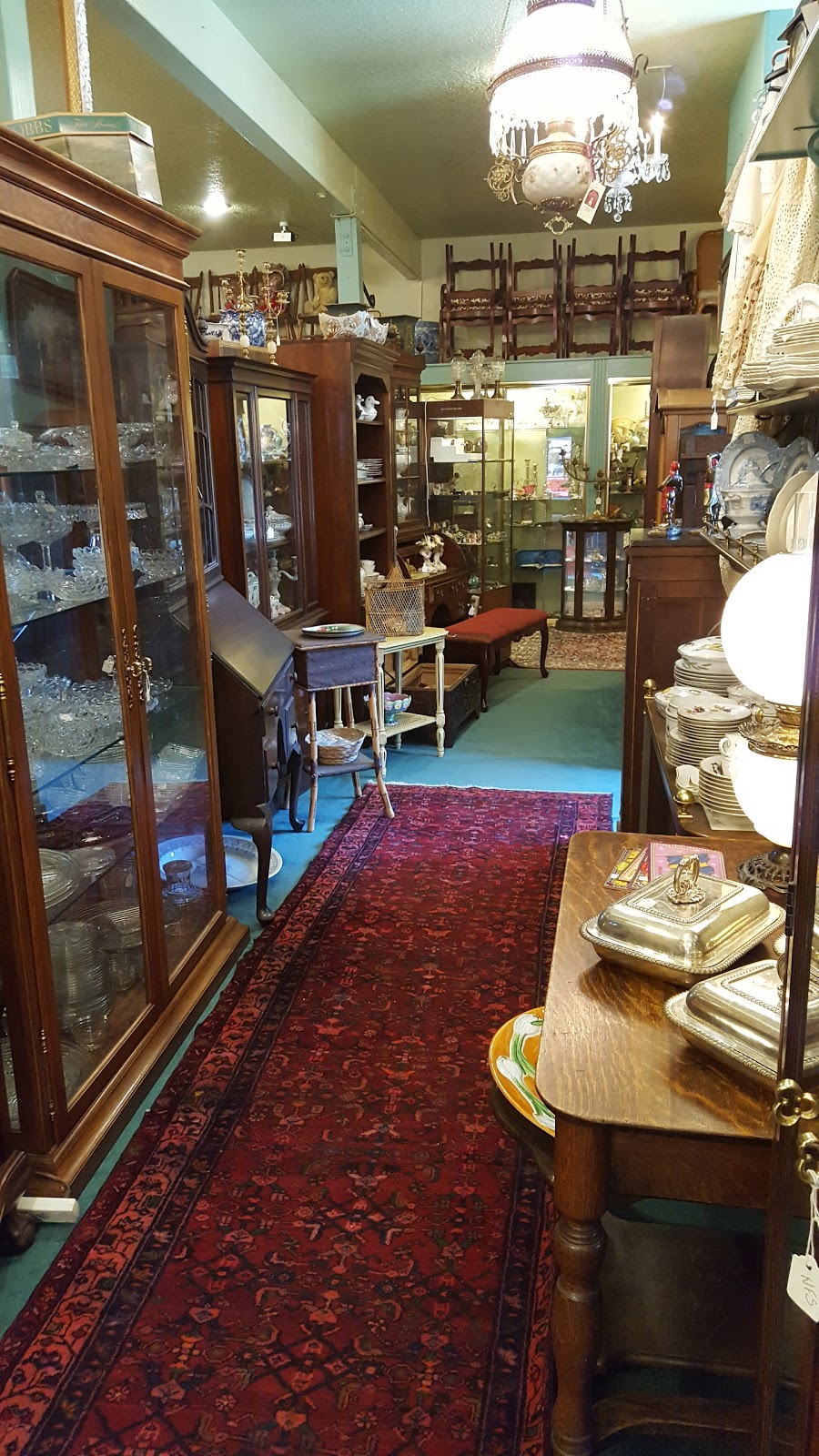 Bev Frank Antiques | 387 Historic Columbia River Hwy, Troutdale, OR 97060, USA | Phone: (503) 665-1640