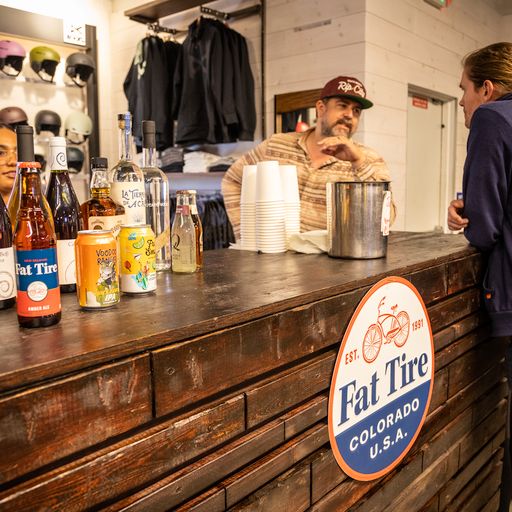 Burton Santa Monica Flagship Store | 1460 4th St, Santa Monica, CA 90401, USA | Phone: (323) 370-1777