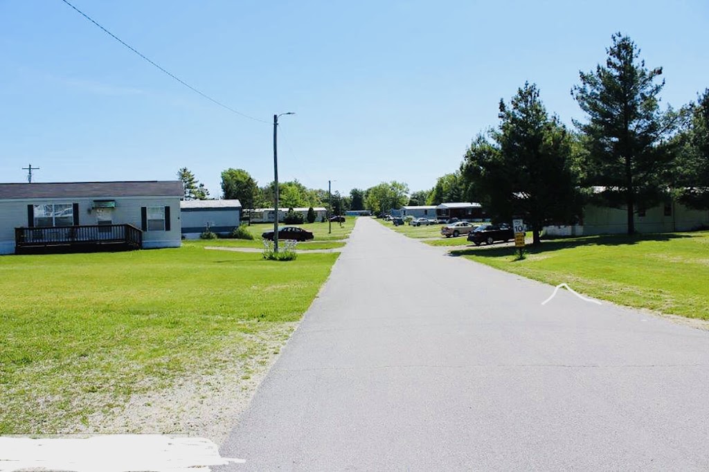 Country Club Crossing Mobile Home Community | 2792 S Country Club Rd, Warsaw, IN 46580, USA | Phone: (574) 526-2488