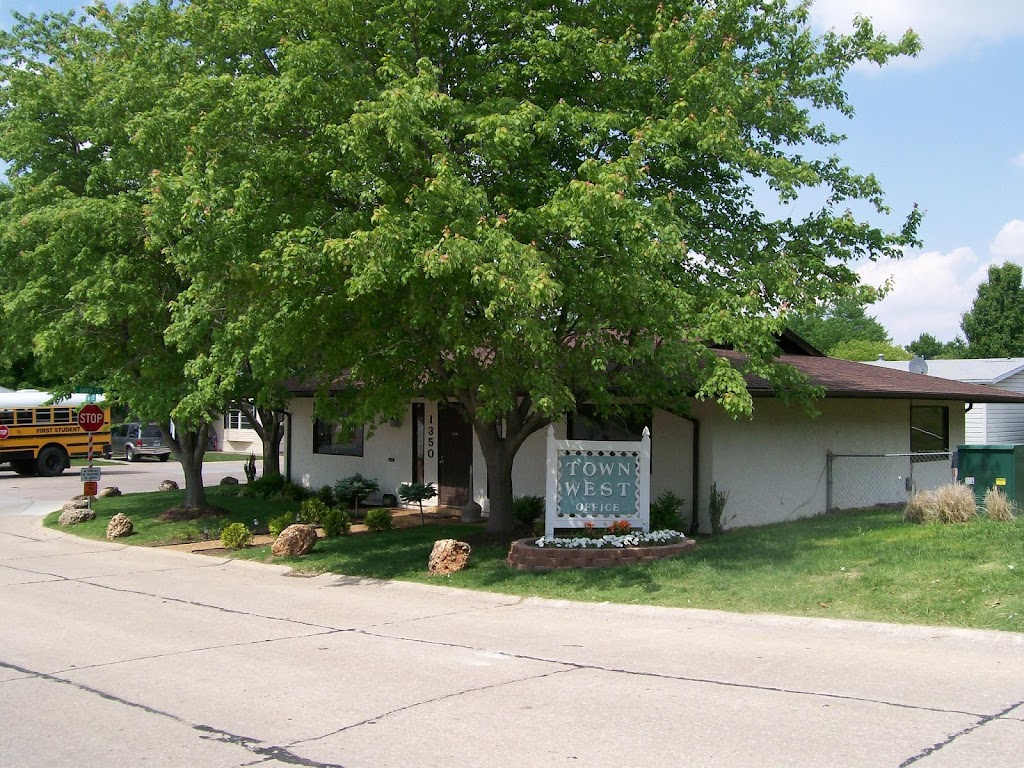 Town West Mobile Home Park | 1350 Town W Dr, St Charles, MO 63303, USA | Phone: (636) 946-2010