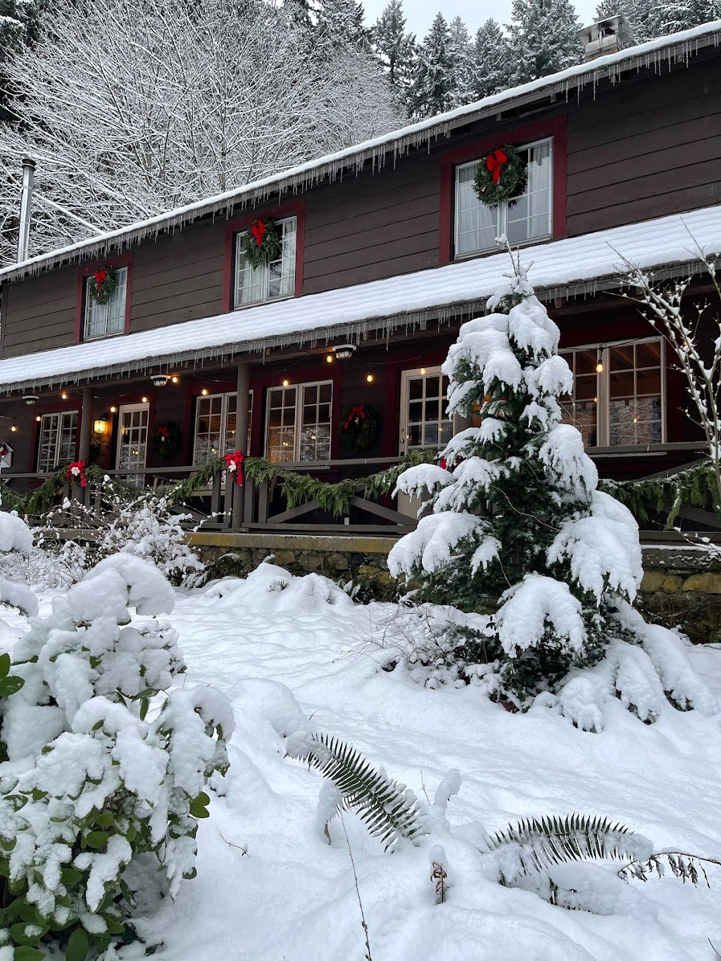 Bridal Veil Lodge Bed And Breakfast | 46650 Historic Columbia River Hwy, Corbett, OR 97019, USA | Phone: (503) 695-6152
