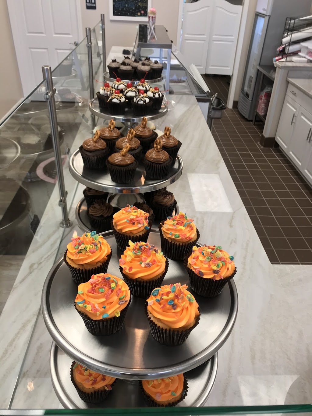 SmallCakes Cupcakery | 3251 Rolling Oaks Blvd, Kissimmee, FL 34747, USA | Phone: (407) 507-6619