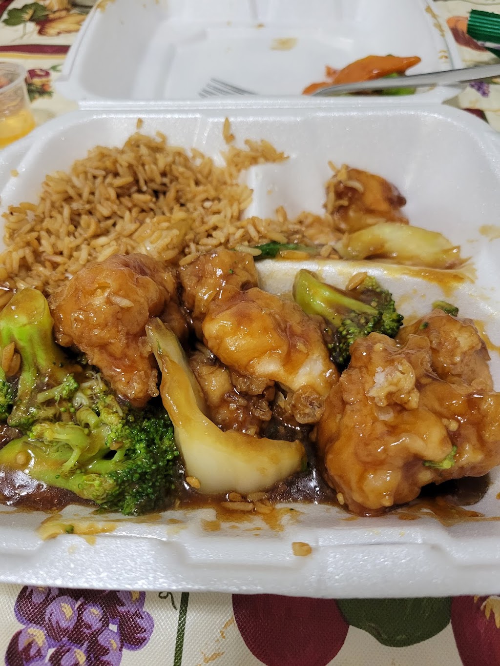 Dale Yees Chow Mein | 31180 Five Mile Rd, Livonia, MI 48154, USA | Phone: (734) 522-1030