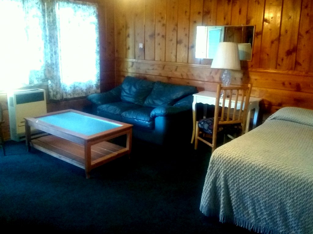 Richards Motel | 15758 Donner Pass Rd, Truckee, CA 96161, USA | Phone: (530) 587-3662