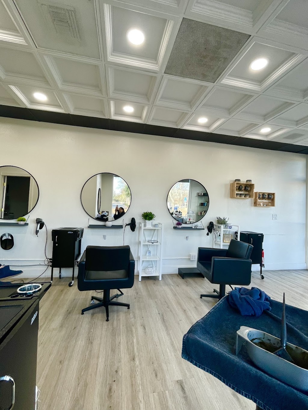 salon K | 25057 Peachland Ave, Newhall, CA 91321, USA | Phone: (661) 259-4247