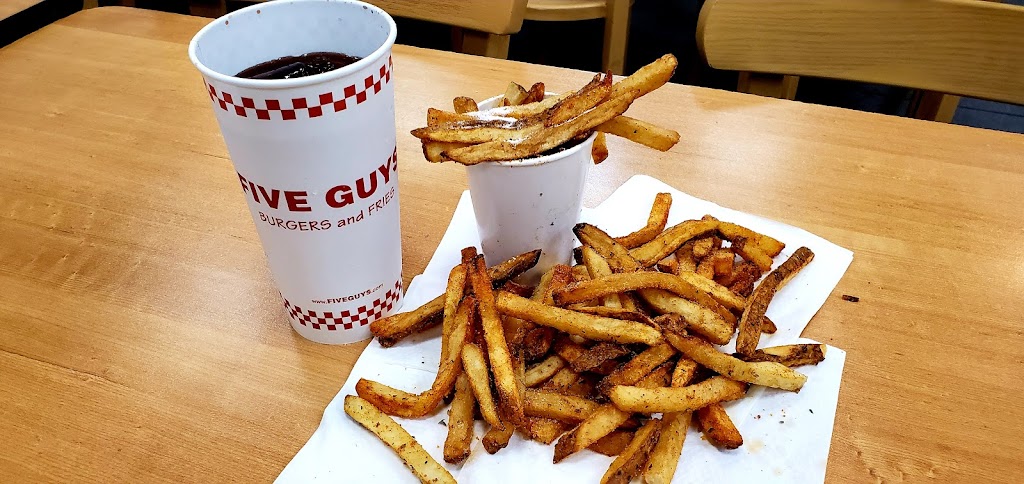 Five Guys | 8600 Ward Pkwy Suite 2155, Kansas City, MO 64114 | Phone: (816) 333-4897