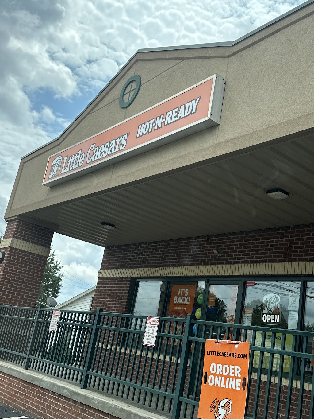 Little Caesars Pizza | 211 S Vine St, Carmichaels, PA 15320, USA | Phone: (724) 966-5555