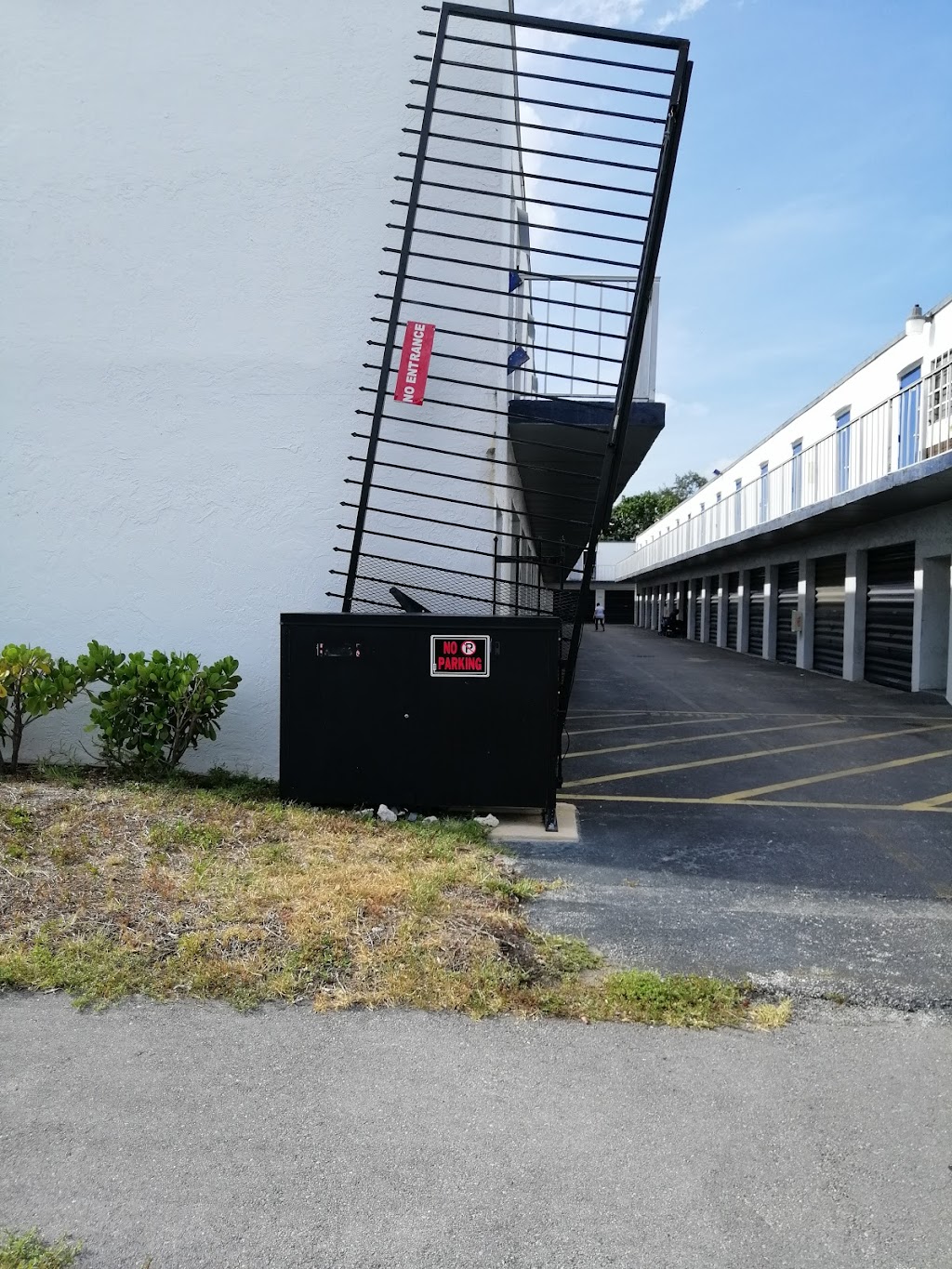 Broward County Self Storage | 601 NE 11th St, Fort Lauderdale, FL 33304, USA | Phone: (954) 523-2900