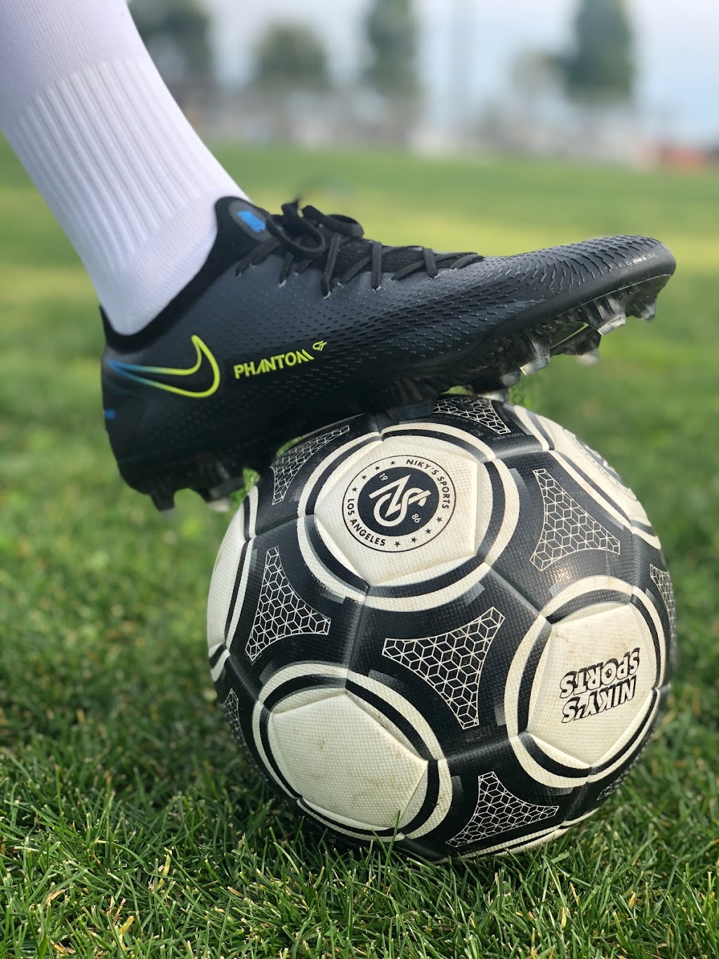 Nikys Sports Soccer Specialty | 4310 Atlantic Ave, Long Beach, CA 90807, USA | Phone: (562) 726-1956