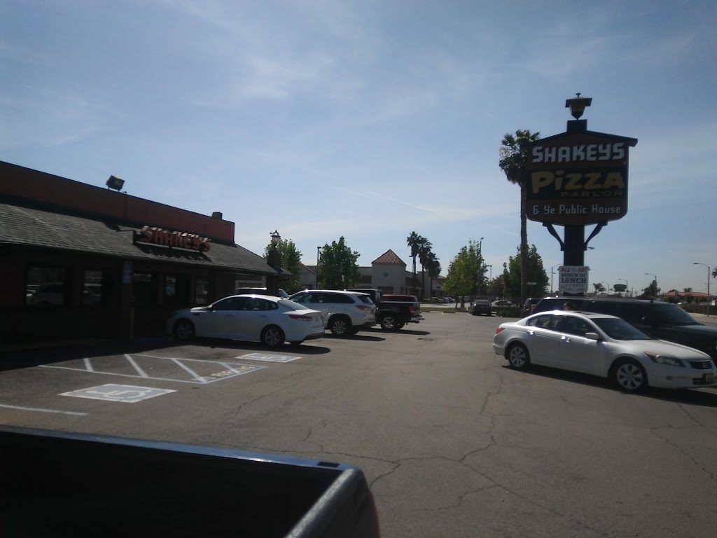 Shakeys Pizza Parlor | 11530 Washington Blvd, Whittier, CA 90606, USA | Phone: (562) 692-0741