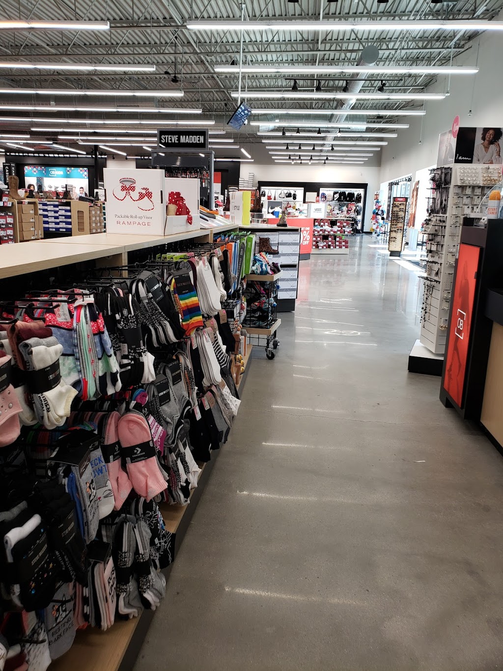Famous Footwear Outlet | TANGER OUTLETS, 15853 N Fwy Service Rd E SUITE 1170, Fort Worth, TX 76177, USA | Phone: (682) 605-7632