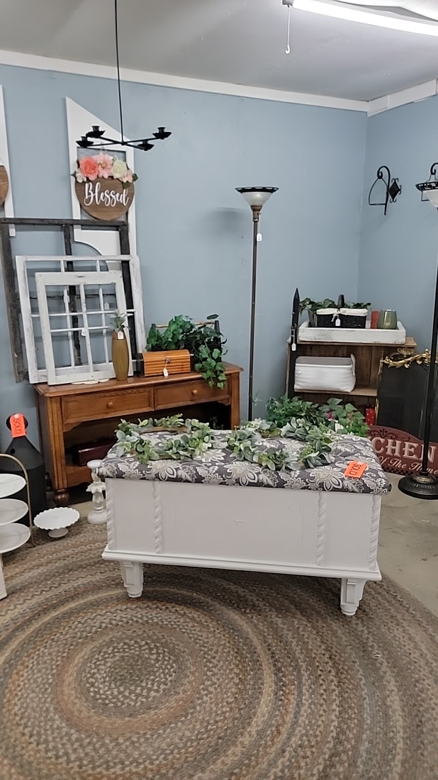 THE RED DOOR THRIFT STORE | 3669 IL-150, Chester, IL 62233, USA | Phone: (618) 826-2106