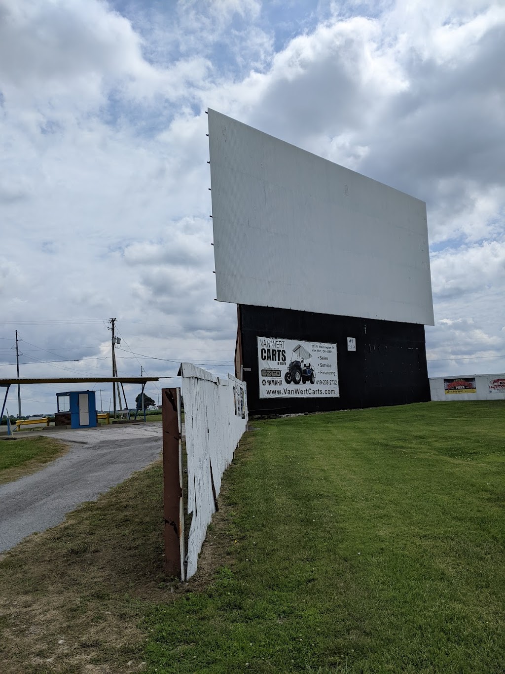 Van-Del Drive-In | 19986 Lincoln Hwy, Middle Point, OH 45863, USA | Phone: (877) 343-5334