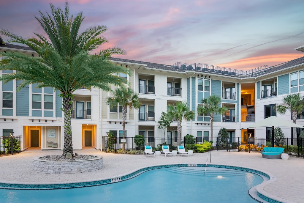 Vera Luxury Living Apartments | 13051 Gran Bay Pkwy, Jacksonville, FL 32258 | Phone: (904) 875-8470