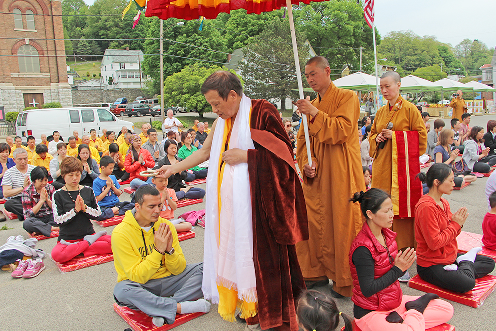 Five World Buddhas Temple | 262 Main St, Amsterdam, NY 12010, USA | Phone: (518) 853-1873