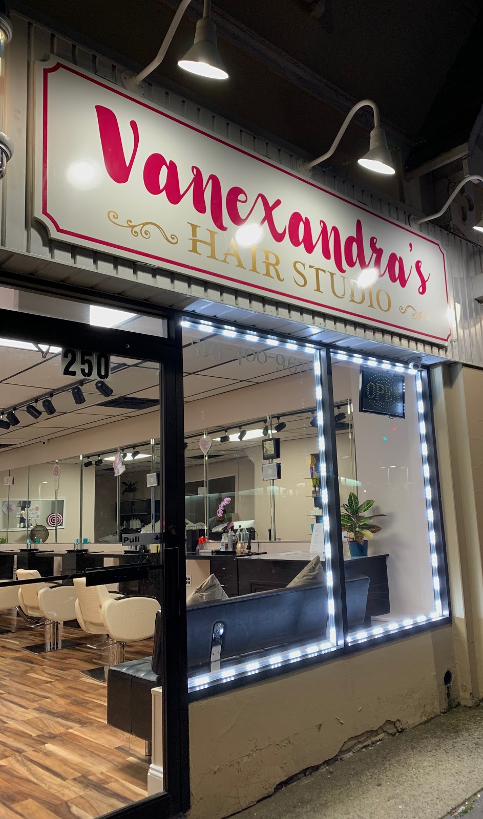 Vanexandras Hair Studio | 250 Merrick Rd, Lynbrook, NY 11563, USA | Phone: (516) 737-3945