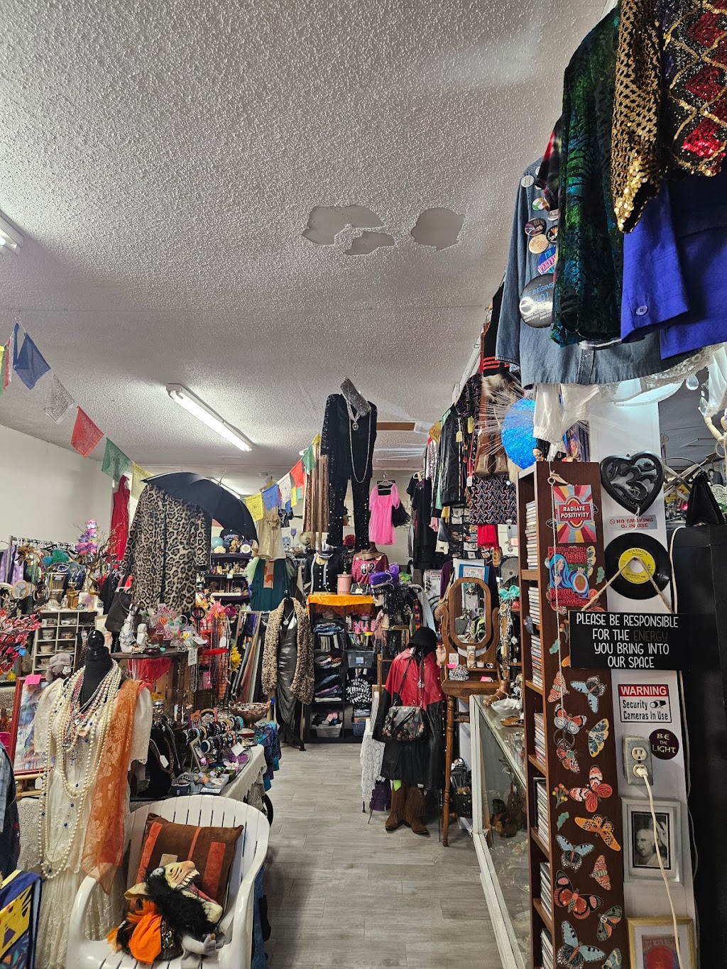 THREADS VINTAGE EMPORIUM | 1130 Riverside Dr, Holly Hill, FL 32117, USA | Phone: (386) 852-1145