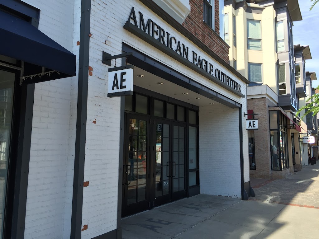 American Eagle Store | 253 Crocker Park Blvd Space 225, Westlake, OH 44145 | Phone: (440) 899-7388