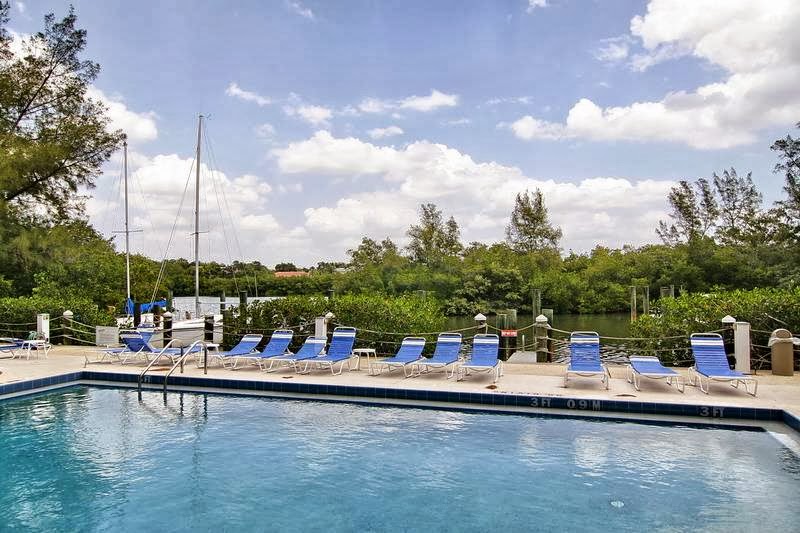 Longboat Bay Club | 3200 Gulf of Mexico Dr, Longboat Key, FL 34228, USA | Phone: (941) 383-9561