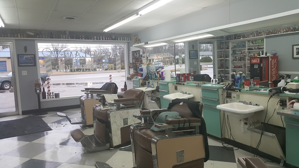 Two Lane Barber Shop | 2920 Hikes Ln, Louisville, KY 40218, USA | Phone: (502) 454-7764