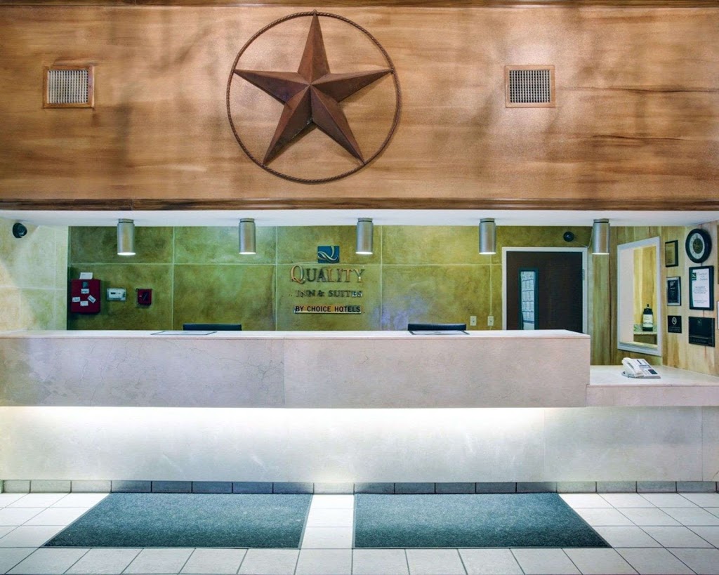 Quality Inn & Suites Airport | 2751 TX-71 East, Del Valle, TX 78617 | Phone: (512) 385-1000