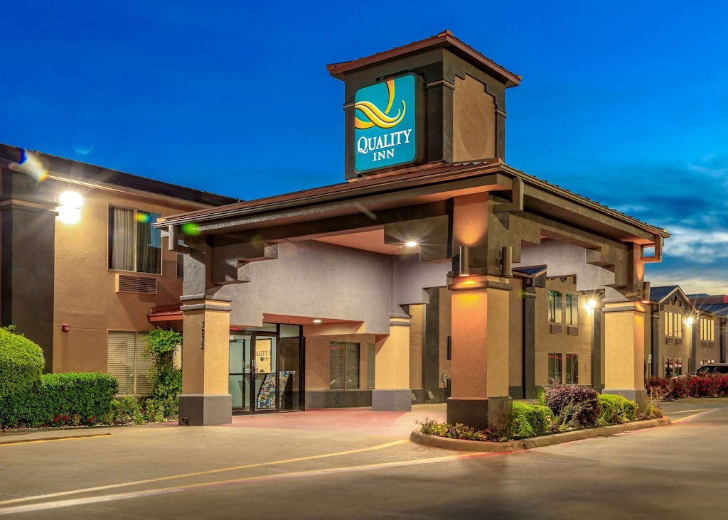 Quality Inn | 3232 SE Loop 820, Forest Hill, TX 76140, USA | Phone: (817) 551-5200