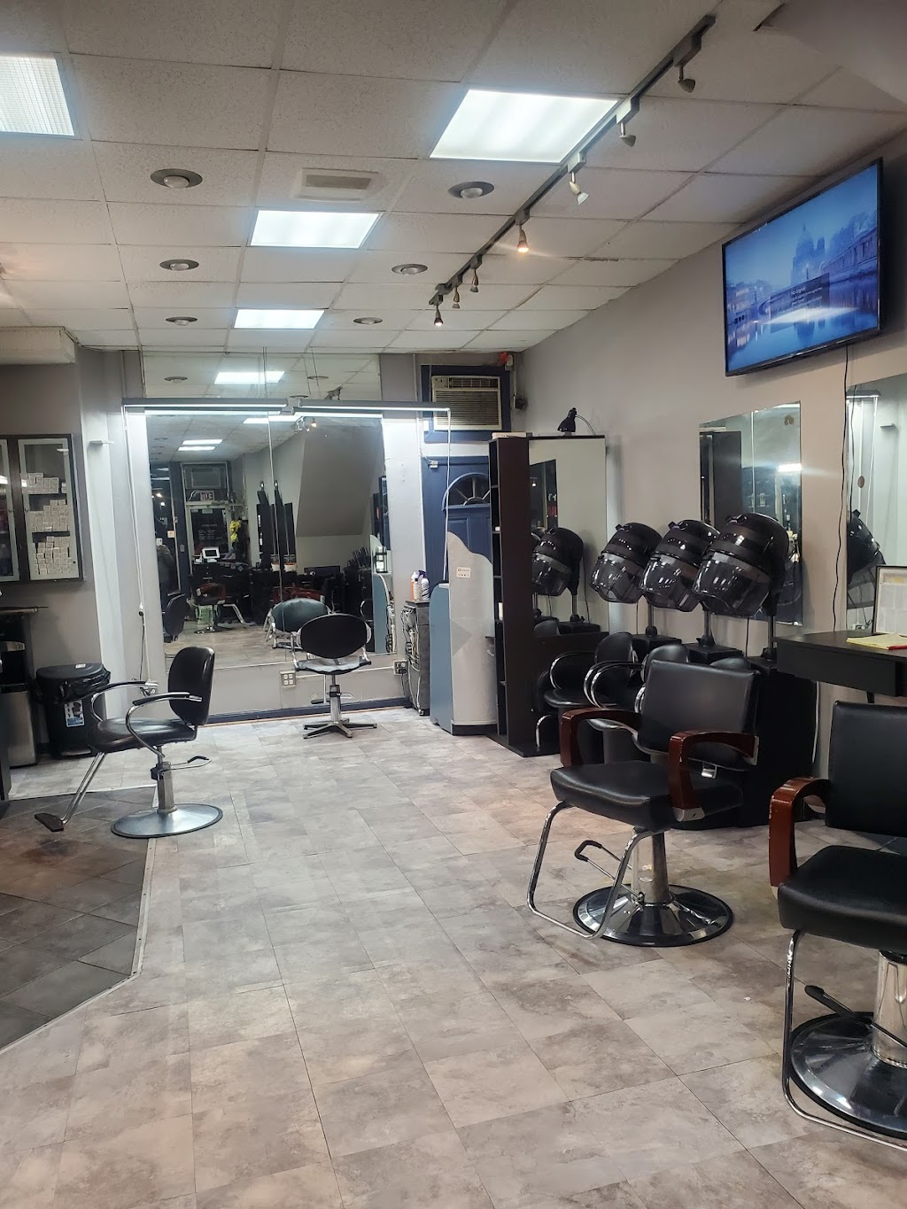 Daniel Hair Salon | 800 Sligo Ave, Silver Spring, MD 20910, USA | Phone: (301) 273-3546