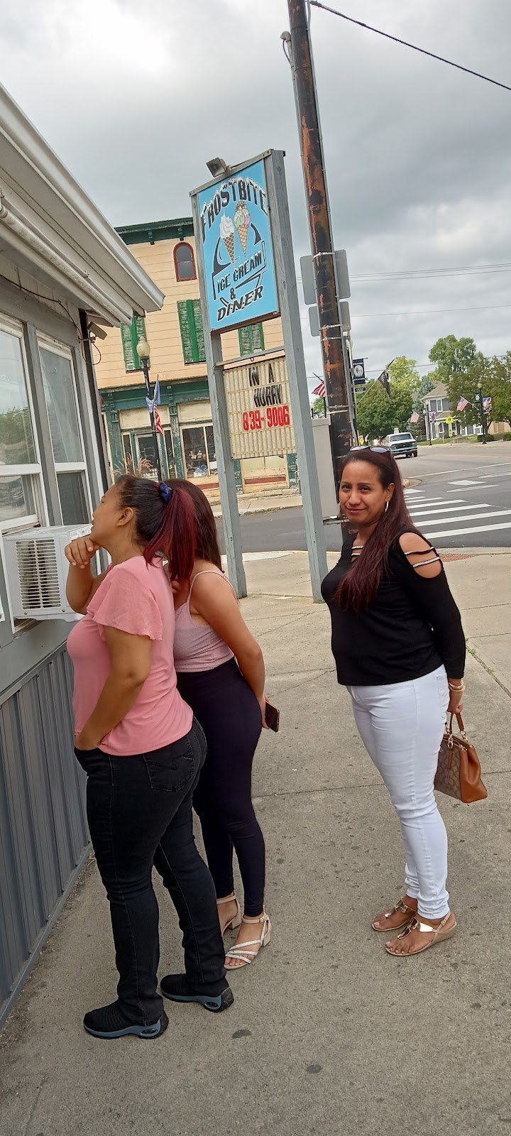 Frostbite Ice Cream & Diner | 2 W Dayton St, West Alexandria, OH 45381, USA | Phone: (937) 839-9006